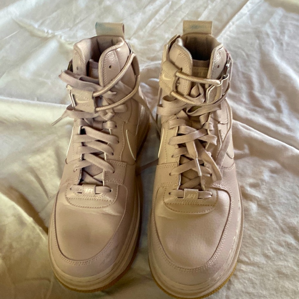 NIKE W AF1 HI UT 2.0 BLUSH COLOR